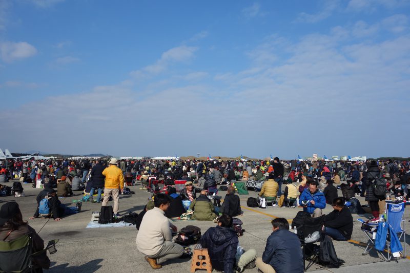 航空祭の持ち物 服装 これで完璧 楽しむための便利グッズ 注意点まとめ ケロヨン通信